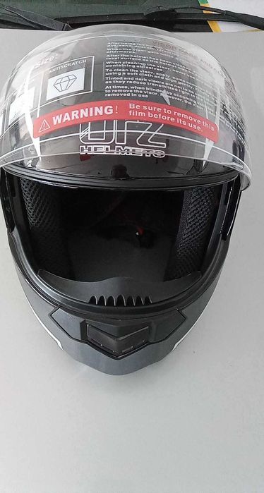 Capacete Modular Novo com oculos e saco.
