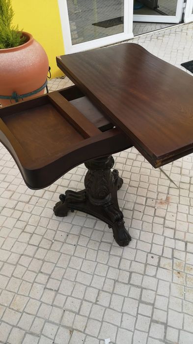 Mesa de jogo dobrável com pano verde – peça elegante