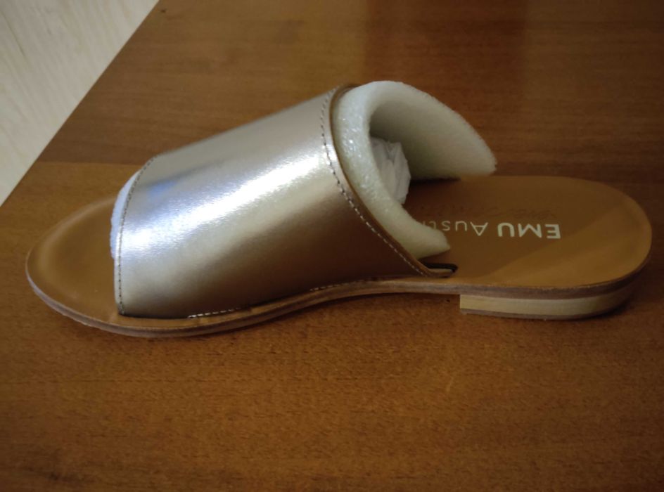 Новые кожаные шлепанцы