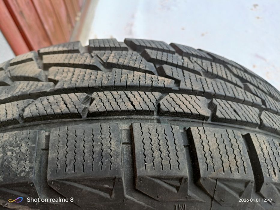 Зимова резина 215 65 r16