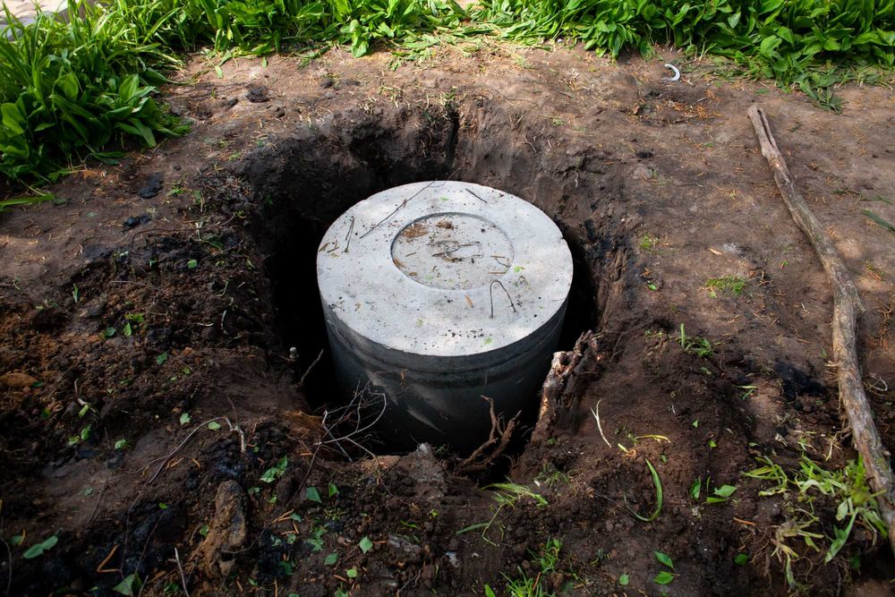 Кольца ЖБ, Септик под ключ, земельные работы, укладка труб.