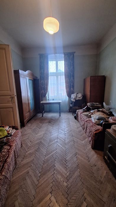 ТРЬОХ  кім. квартира біля   Соборної   площі!