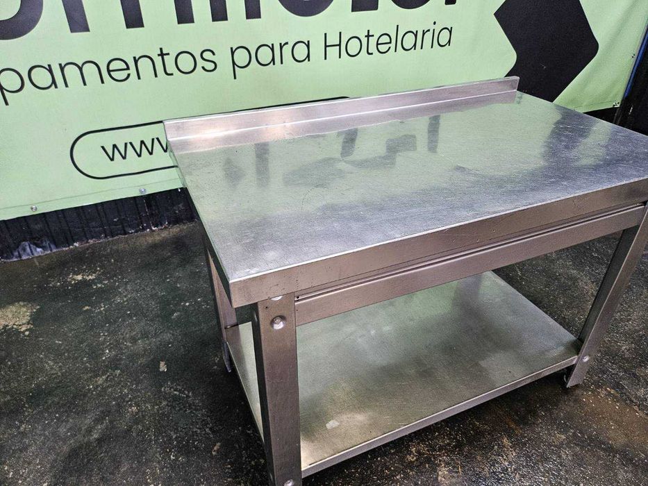 Bancada de trabalho em inox