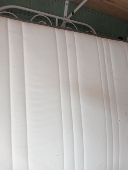 Camas de casal e colchão, vendido junto ou separado