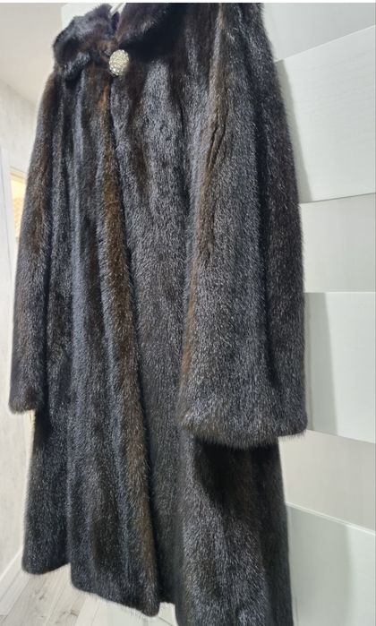 Шуба  норкова з  капюшоном нижче коліна  б/у