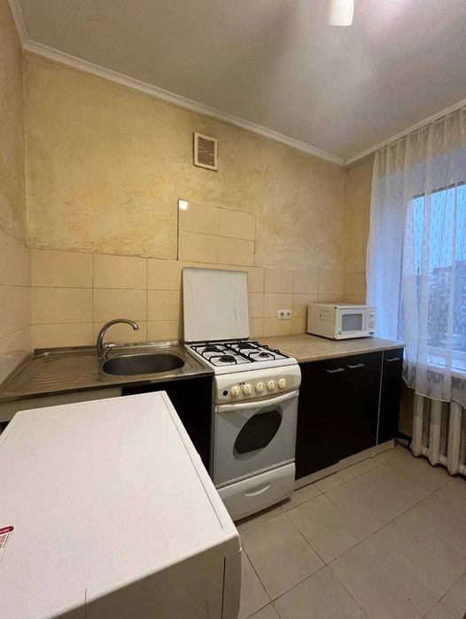 Продається бюджетна квартира в гарному районі біля парку та озера!!!