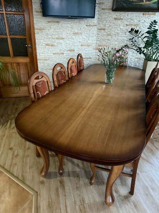 Elegancki duży stół z 10 krzesłami i ławą