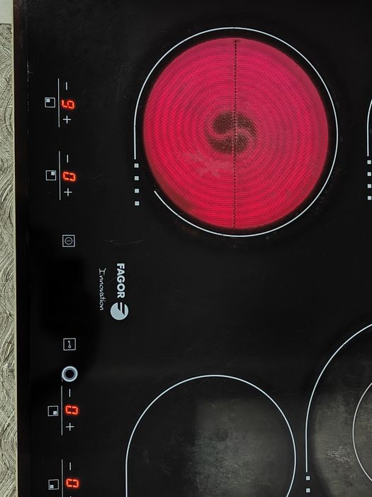 Placa vitrocerâmica com exaustor Fagor usadas, a funcionar perfeitamente