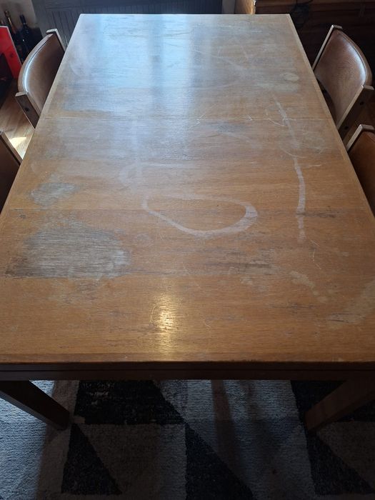 Mesa de jantar com cadeiras