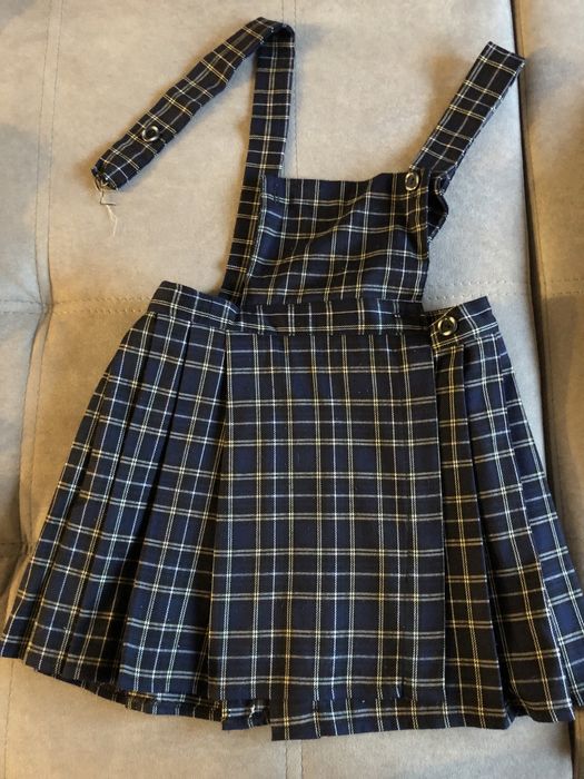 Roupa de menina, bom estado de conservação.