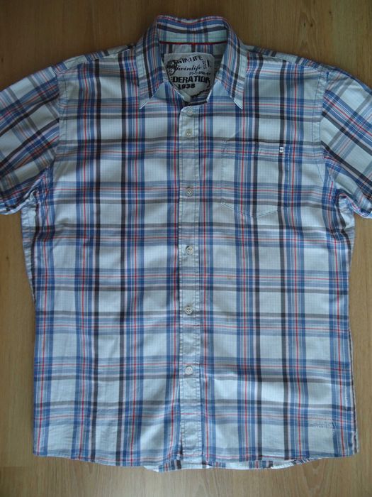 Фирменная красивая мужская рубашка с кортким рукавом, сост. новой.