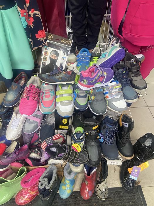 Продам  оптом много новой детской обуви за символическую цену