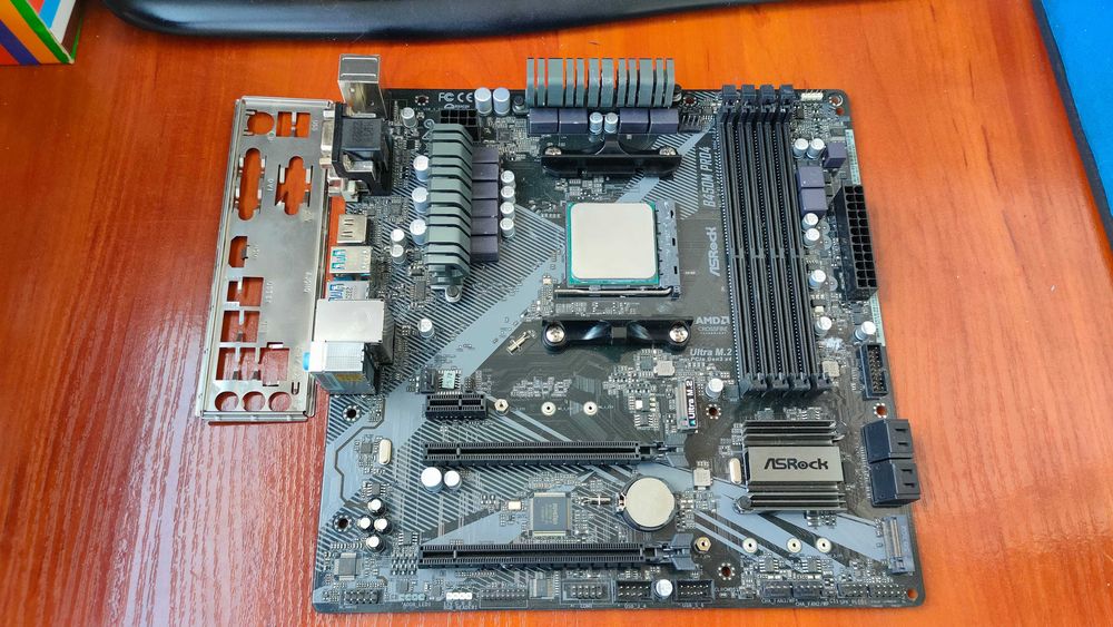 Комплект материнська плата Asrock b450 pro4 v2.0 + RYZEN 5 3600