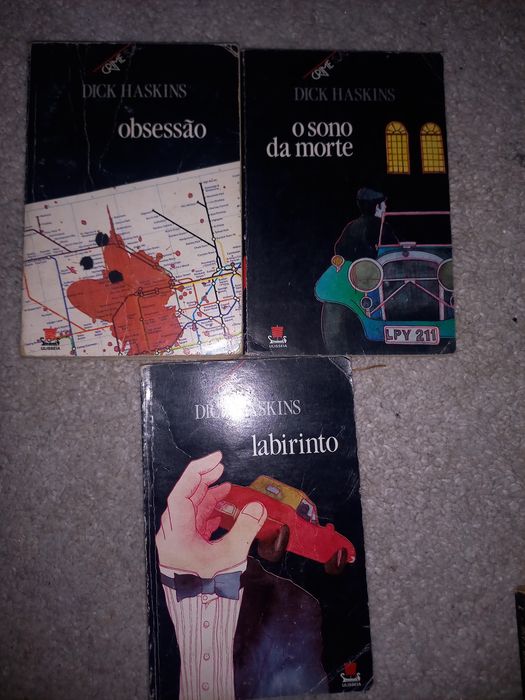 Livros policiais e de cowboys antigos