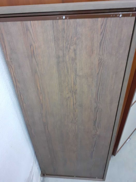 Desk top with pull-out tray64751585325827122