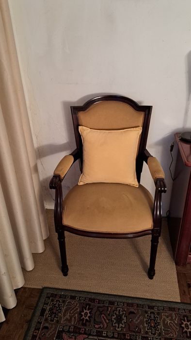 Cadeirão antigo madeira