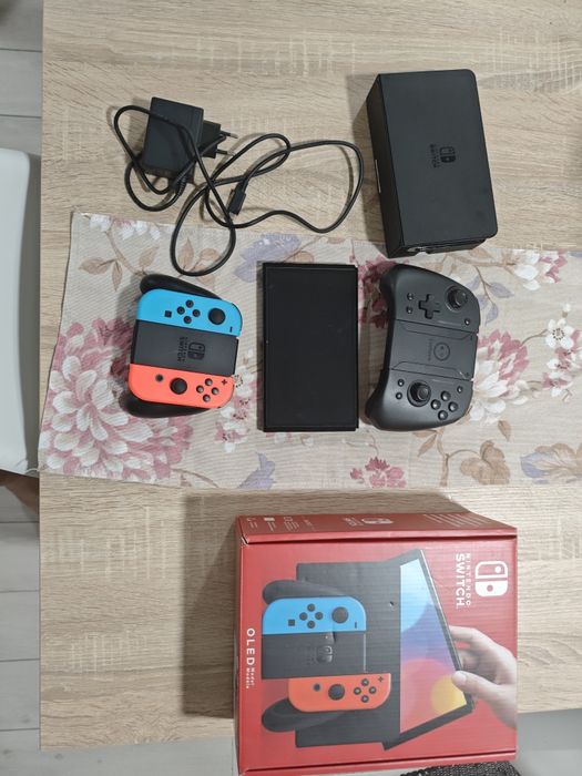 Nintendo Switch OLED Desbloqueada + Cartão 128 GB + Acessórios