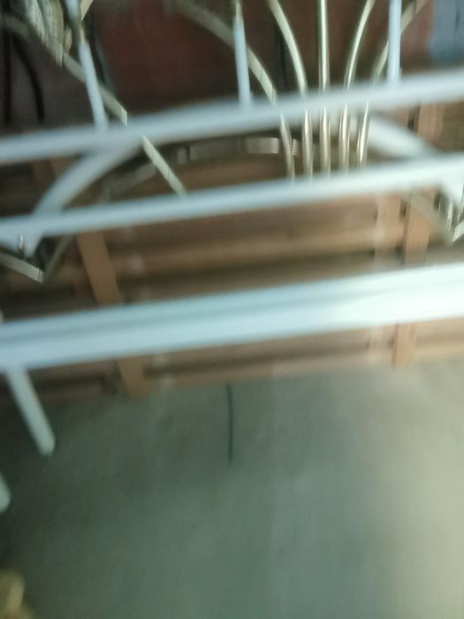 Duas camas de ferro de casal