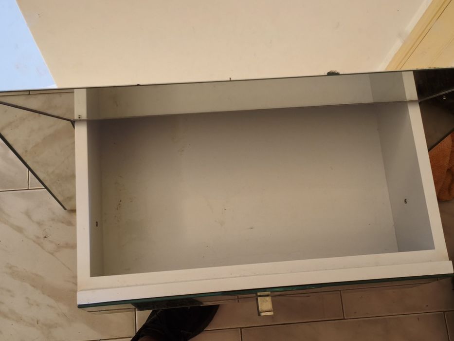 Cómoda / Mesa de Cabeceira Espelhada (3 Gavetas) – Para Desocupar