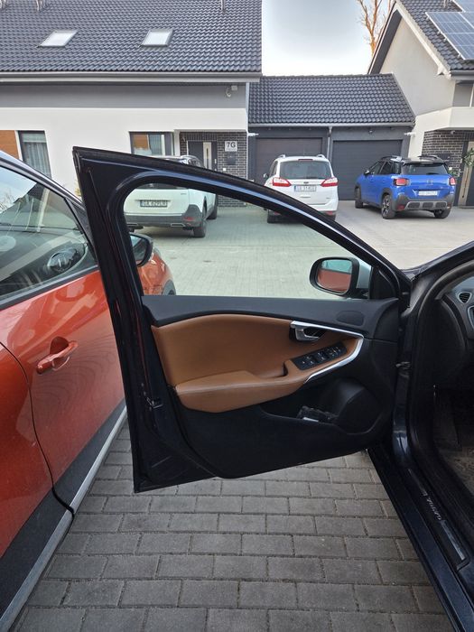Volvo v40 2.0 d2