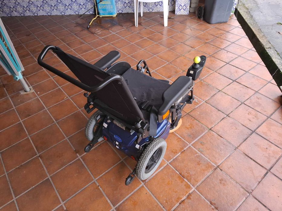 Cadeira de rodas eletrica InvaCare Fox