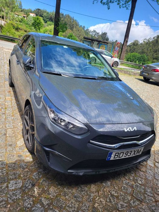 Carro Kia Ceed de 2023 (como novo)