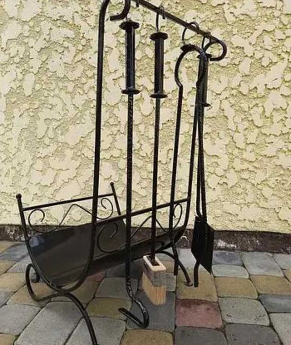 Декоративний кований набір для каміну.