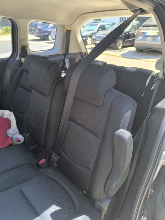 Mazda 5,  monovolume, 7 lugares, diesel.