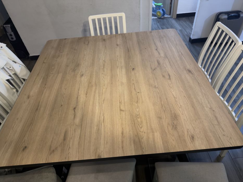 Mesa de jantar quadrada