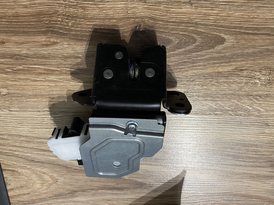 Замок крышки багажника Mazda CX-5 2017-2021