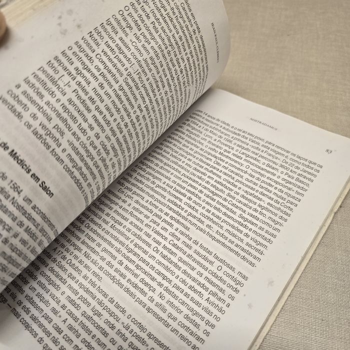 Livro  Biografias NOSTRADAMUS