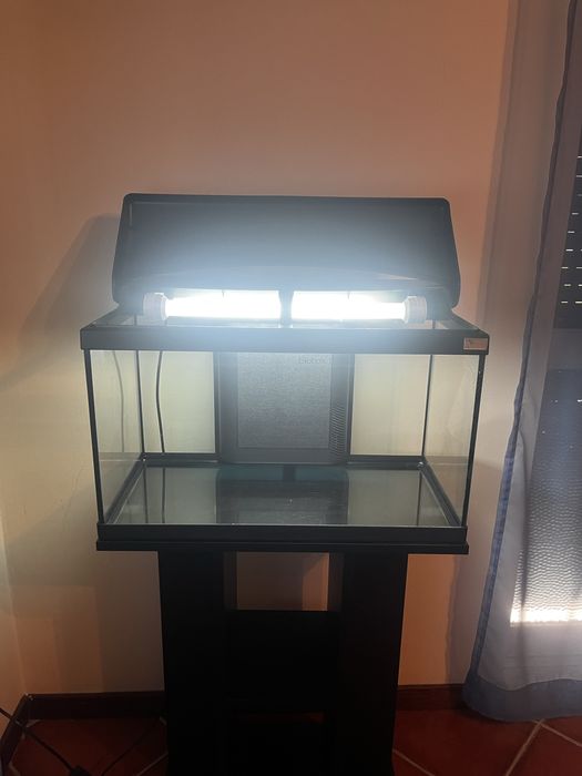 Aquário grande + móvel feito á medida + acessórios