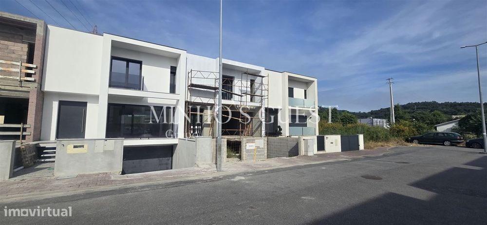 Exclusiva Moradia V3 c/ Suite, Closet e Jardim em Palmeira, Braga
