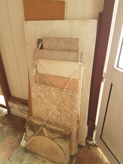 Pedra mármore credencia ou sapateira