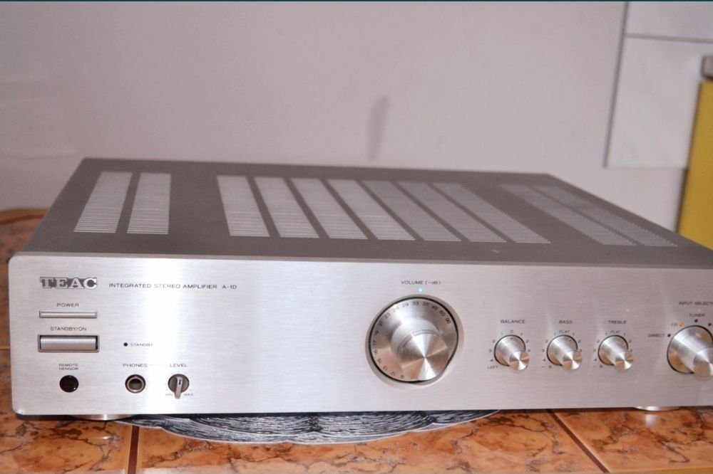 TEAC A 1 D ładny stan , made in Japan wysoki model