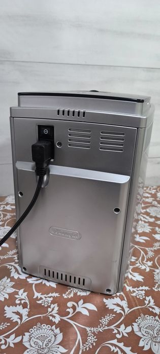 Máquina  café delonghi magnífica S cappuccino