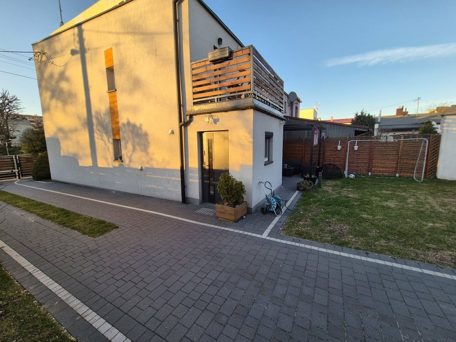 Sprzedam dom  z garażem 3 stanowiskowym