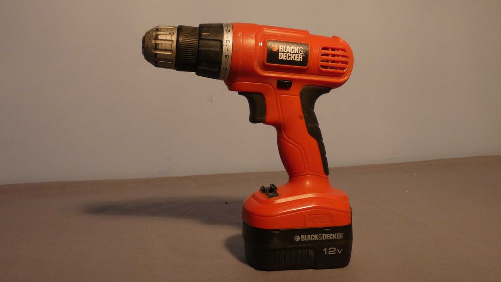 Wkrętarka wiertarka Black Decker 12v