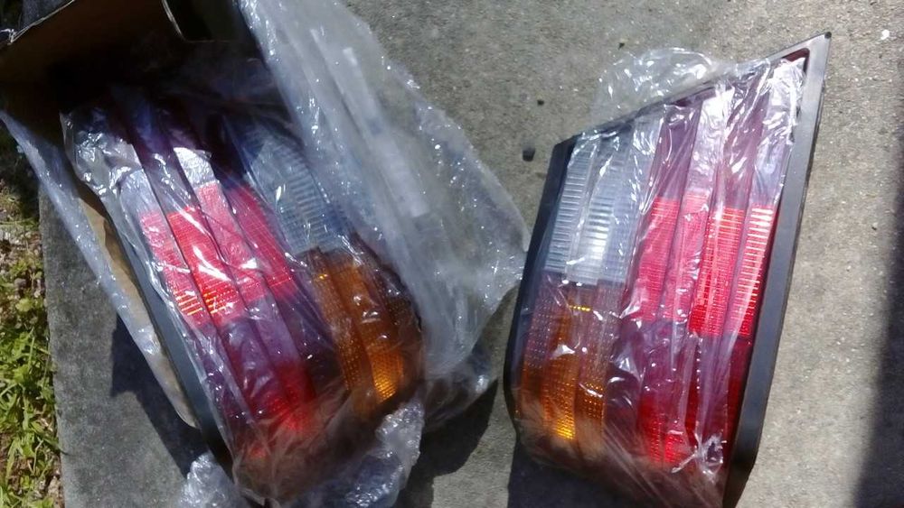 Faróis MB cristal brancos e vermelhos novos em caixa conforme imagem