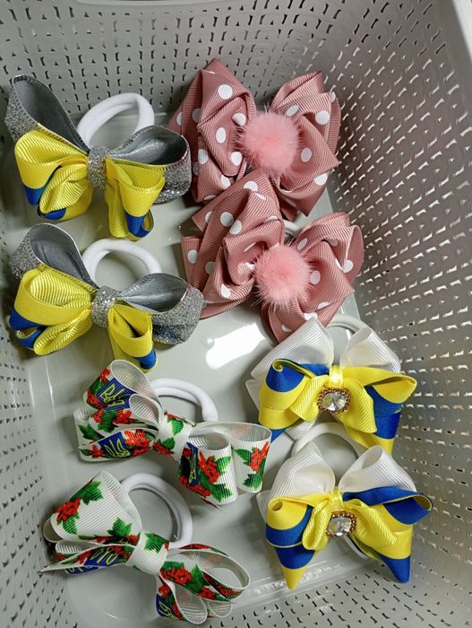 Бантикики ручної роботи.