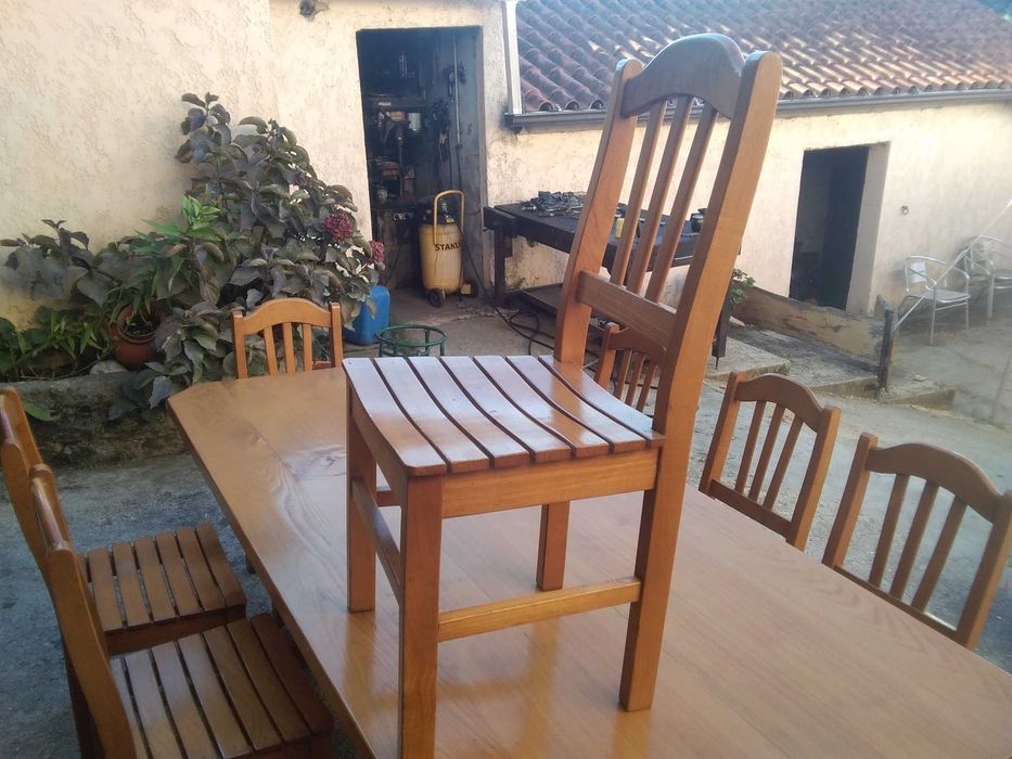 Mesa com 8 cadeiras