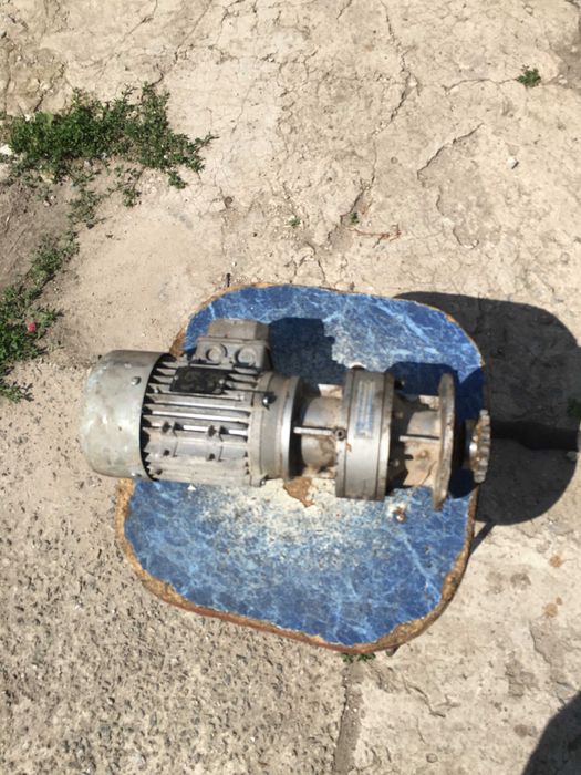 Мотор редуктор планетарный в сборе 1квт 1650 оборотов Германия