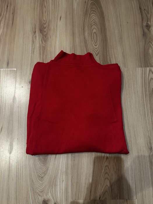 Czerwony elegancki golf z długim rękawem