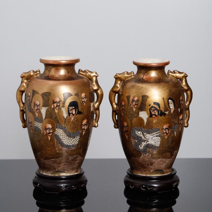 Par de jarras em vidro opalino