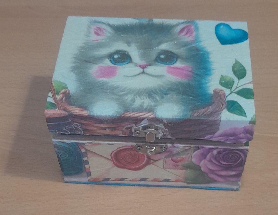 Vendo caixinha de madeira