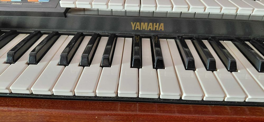 Órgão Yamaha Electone MC-200