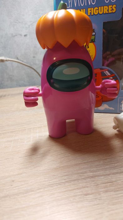 Figurka Among Us S2 Crewmate + Akcesoria RÓŻOWY
