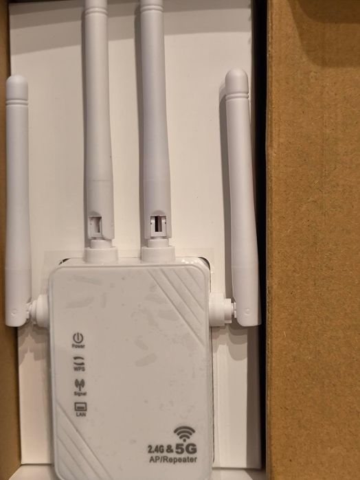 Wzmacniacz sygnału Wi-Fi / WiFi Repeater Dual Band 2.4GHz + 5GHz