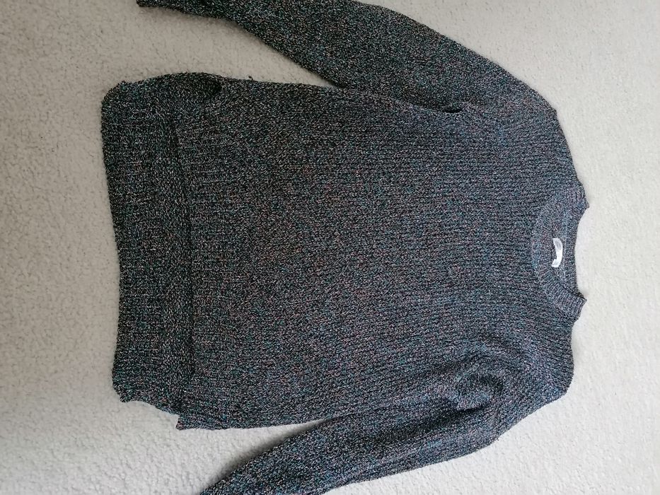 Sweterek z błyszczącymi nitkami