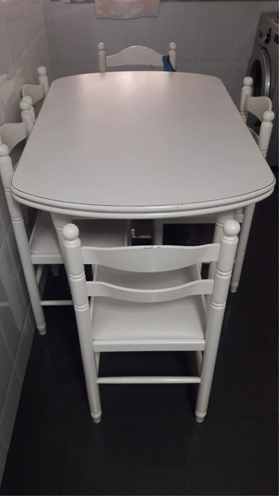 Mesa Extensivél e Cadeiras